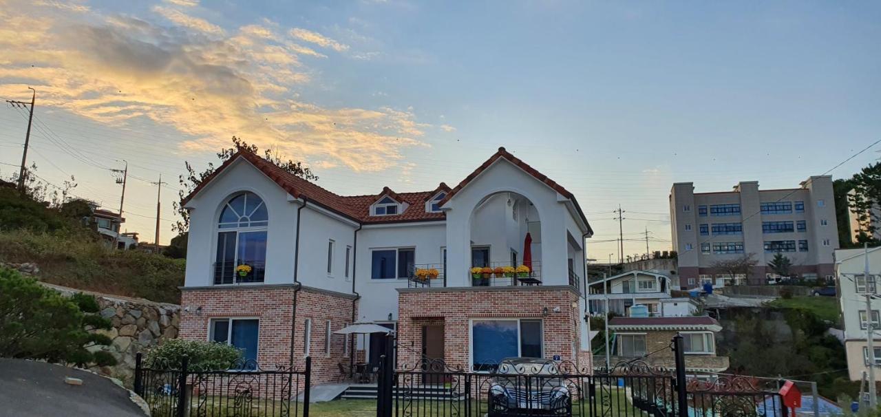High-Quality House Ocean View Villa Tongyeong Exterior photo